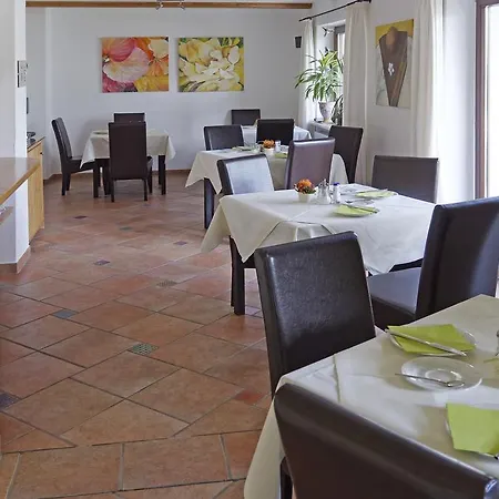 Garni Mowe 3* 图青